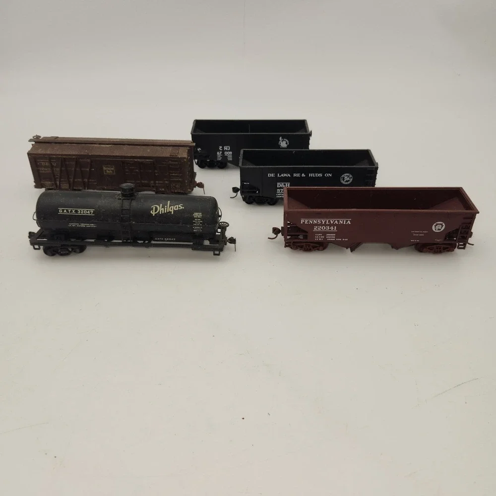 Vintage HO Scale Model Train Rolling Stock 5 Lot Pennsylvania Burlington Philgas